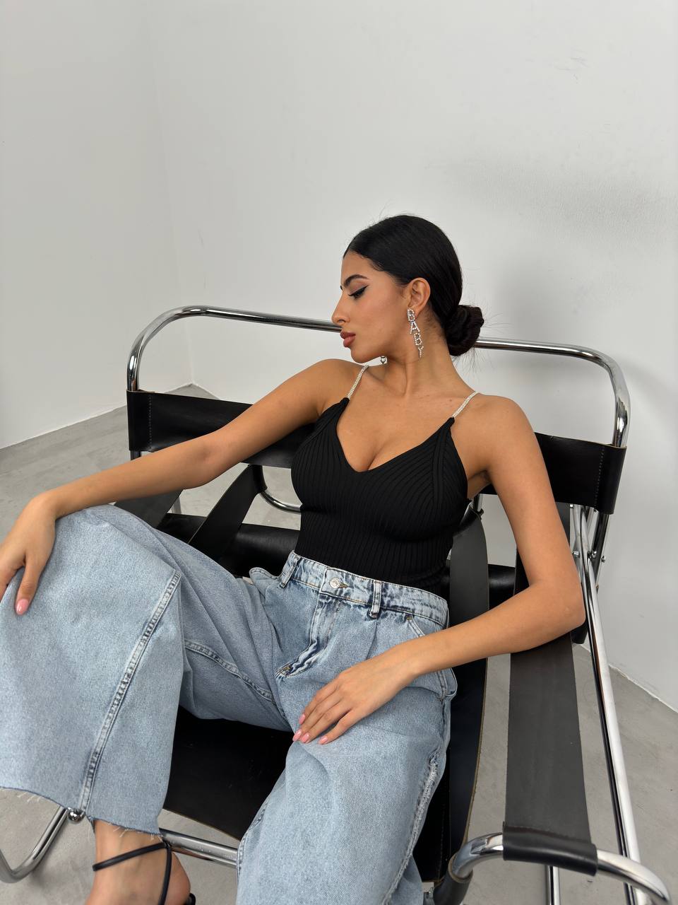 437 - Crop top noir + strass