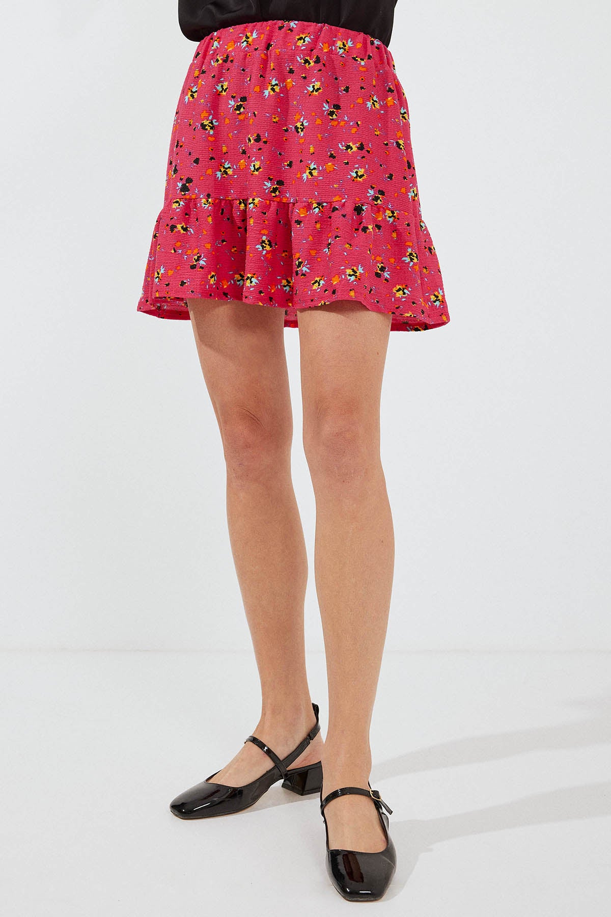 542 - Mini-jupe rouge à motifs