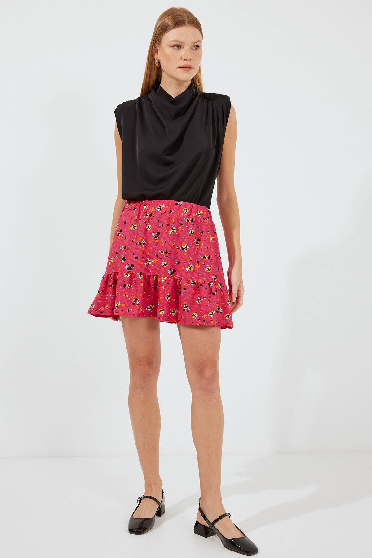 542 - Mini-jupe rouge à motifs