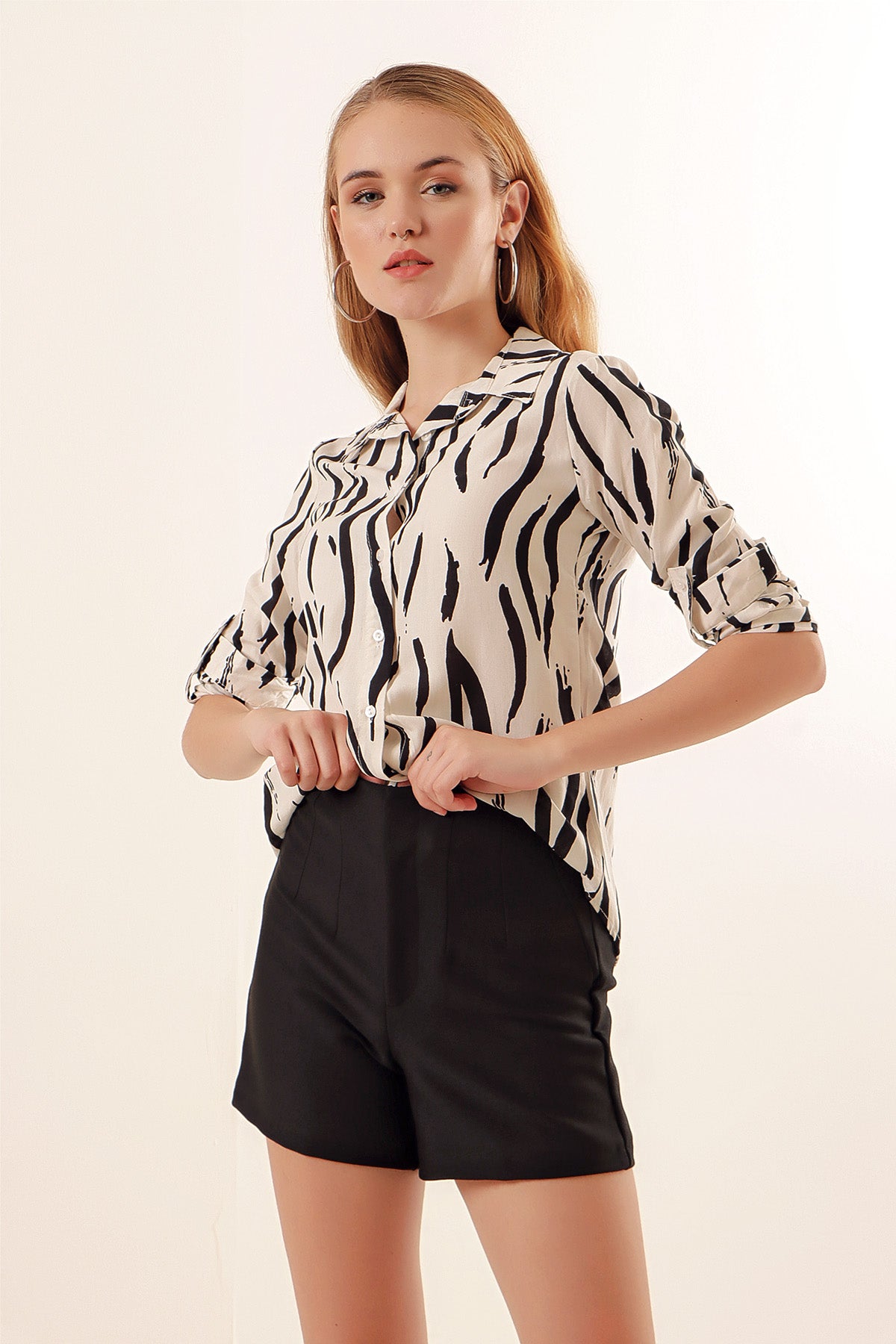 Chemise zébrée noire et beige