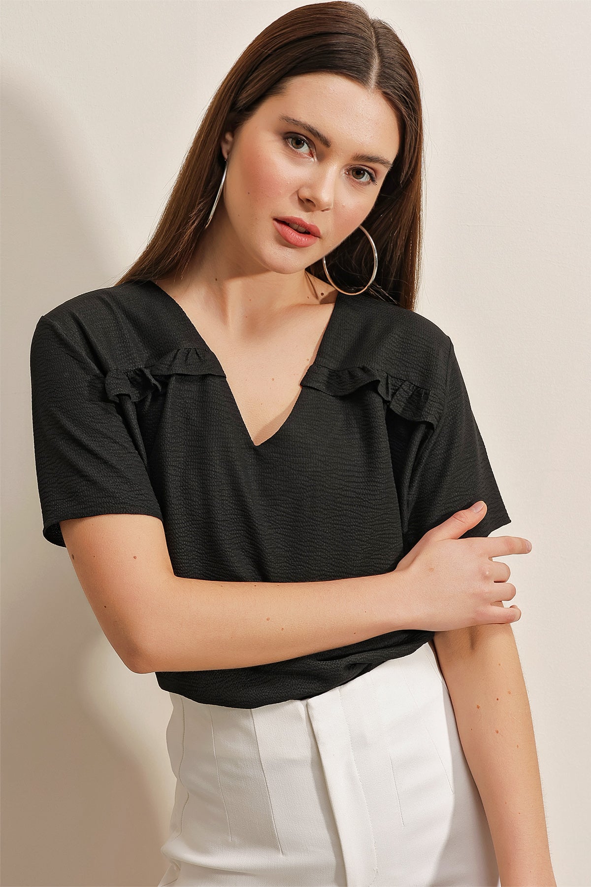 Blouse noire à volants