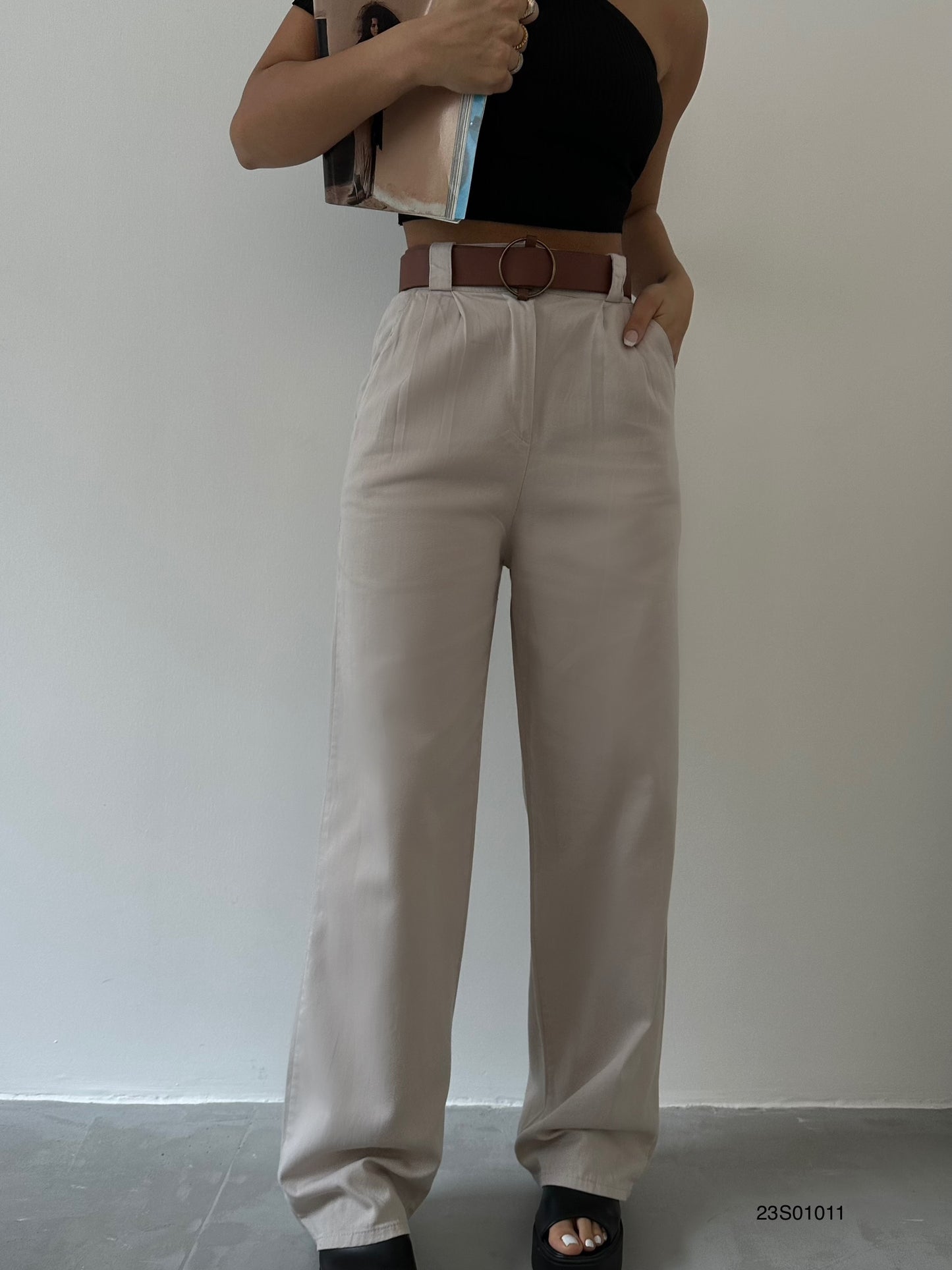 392 - Pantalon large ceinturé beige
