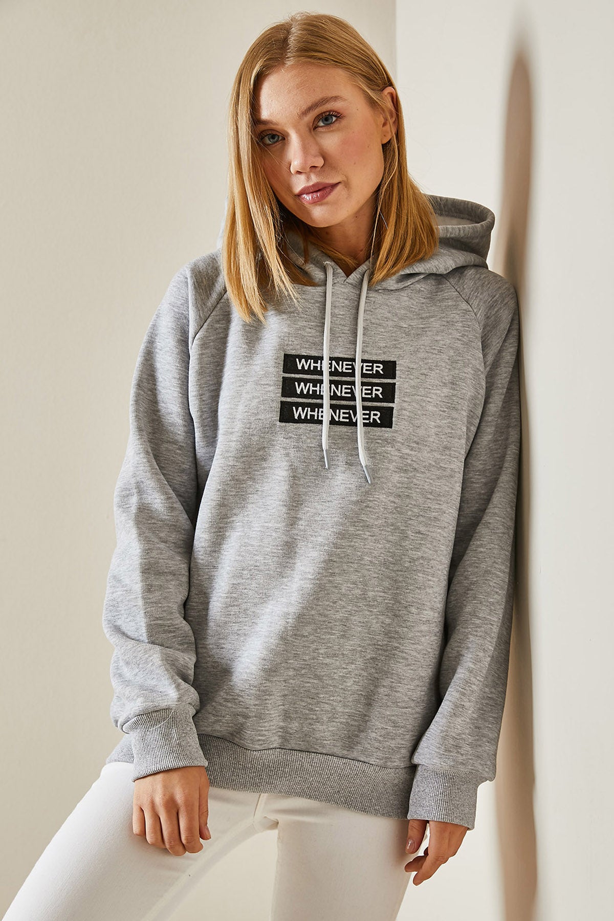 414 - Sweat gris à capuche