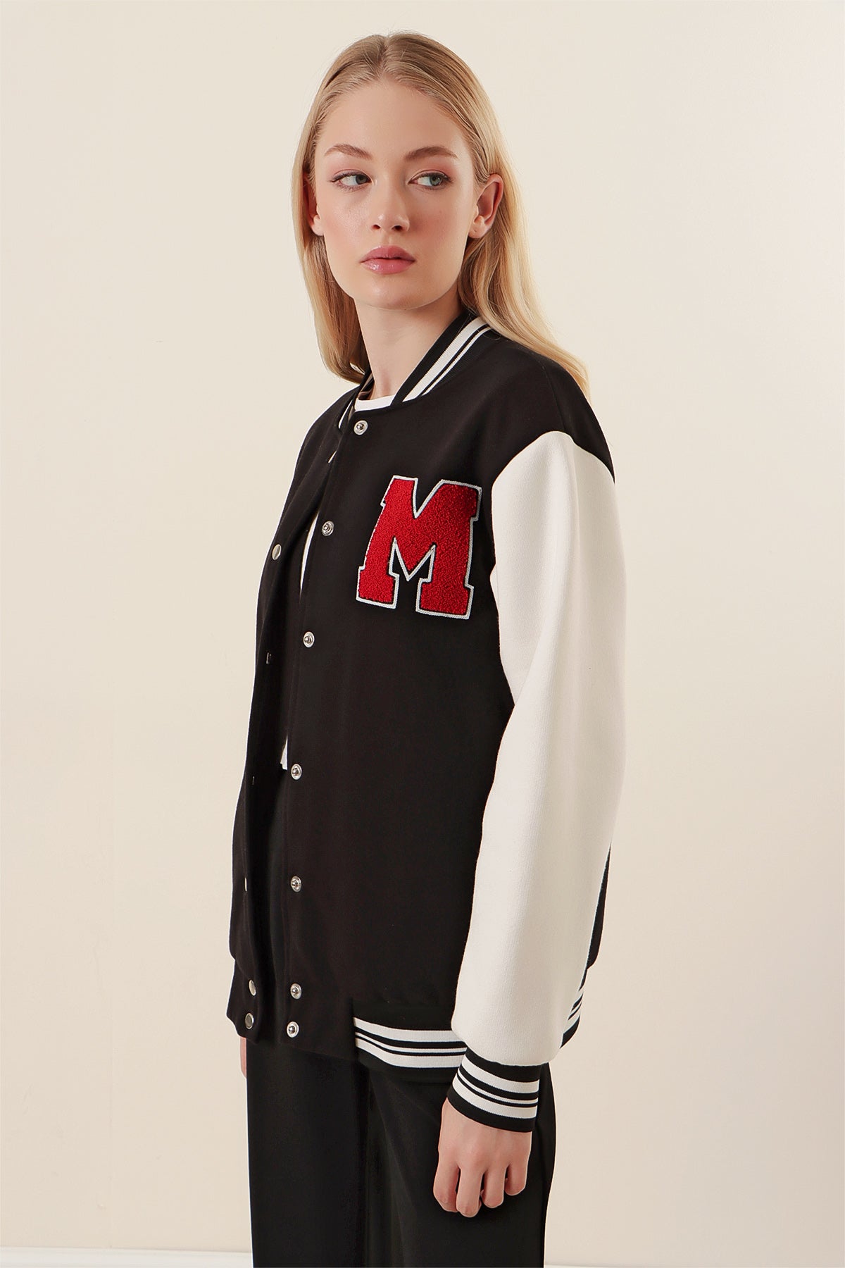 Veste américaine noire et blanche