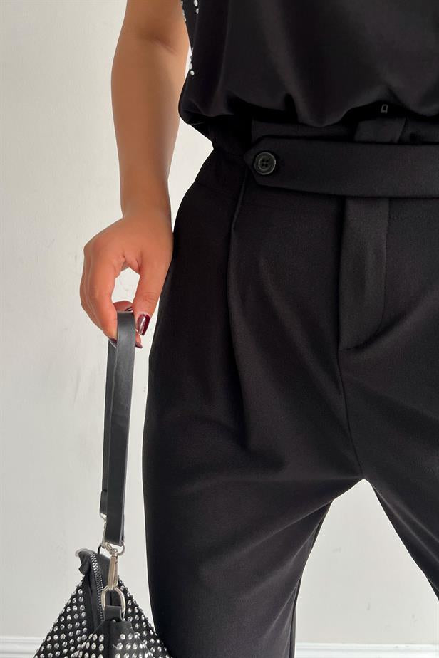 Pantalon noir cintré