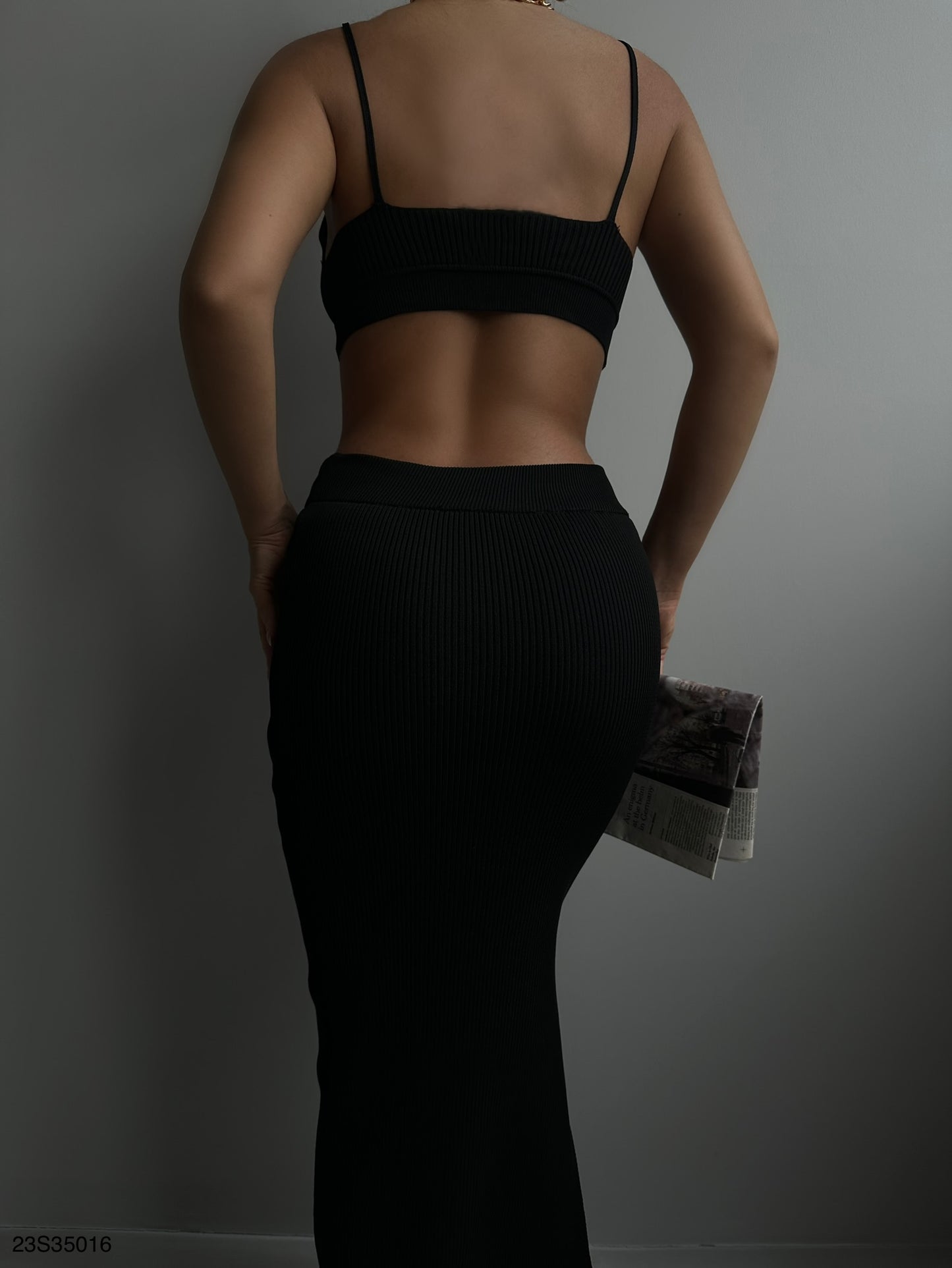 433 - Ensemble noir jupe + crop top
