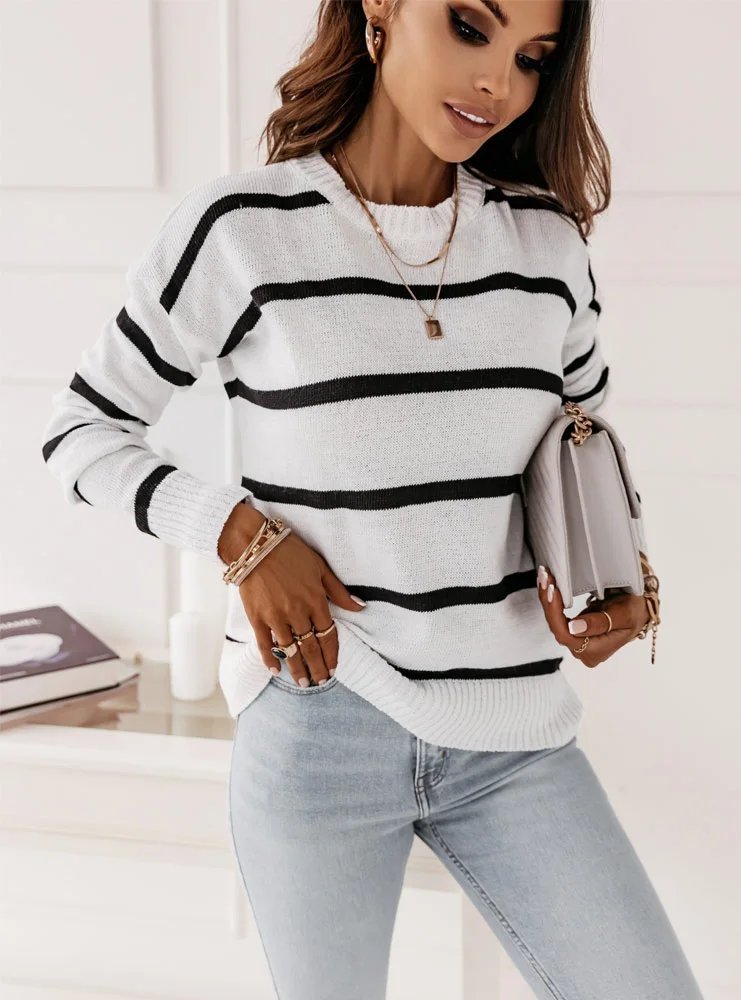 Pull rayé noir et blanc