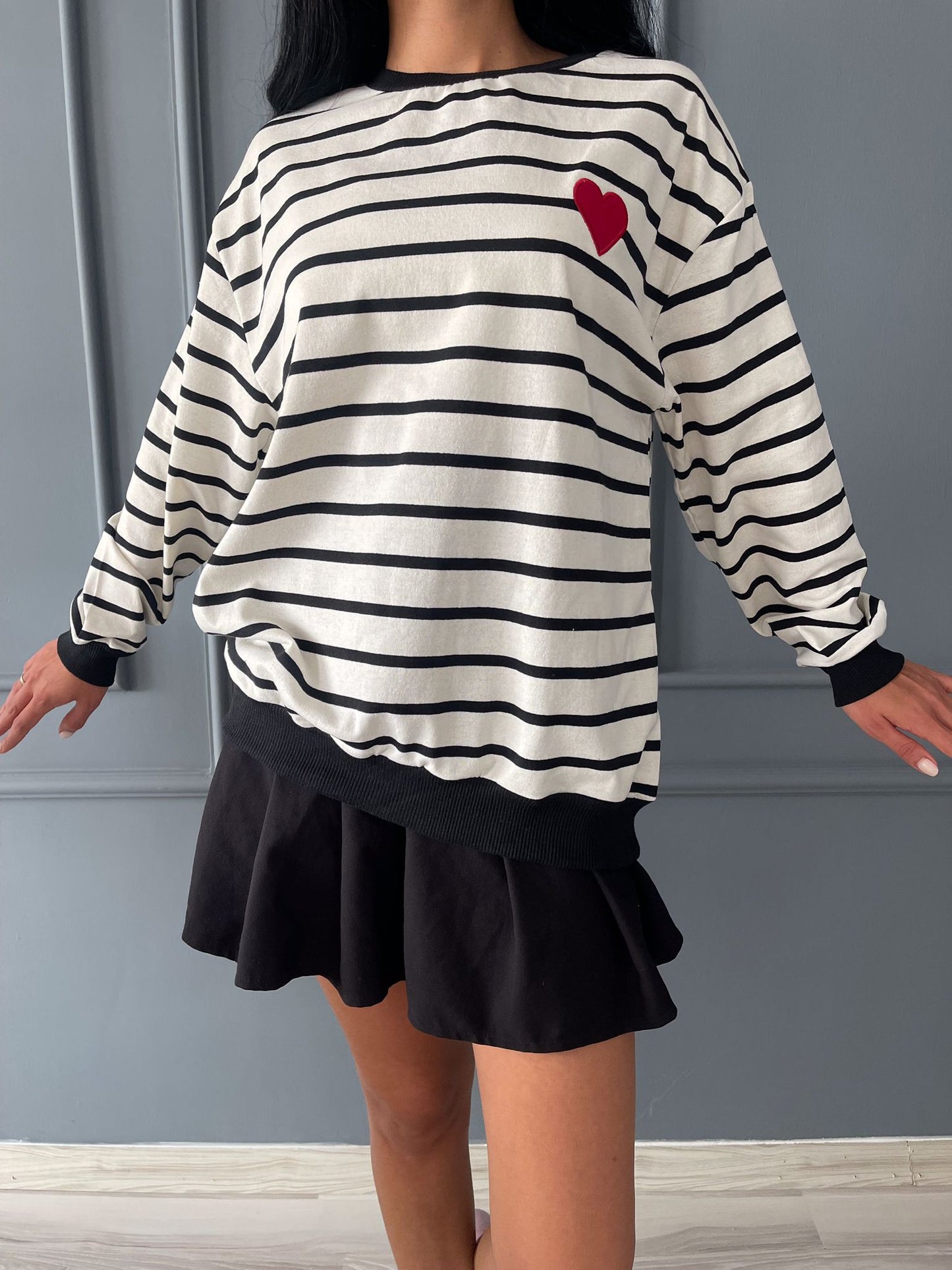 Pull rayé ample avec coeur