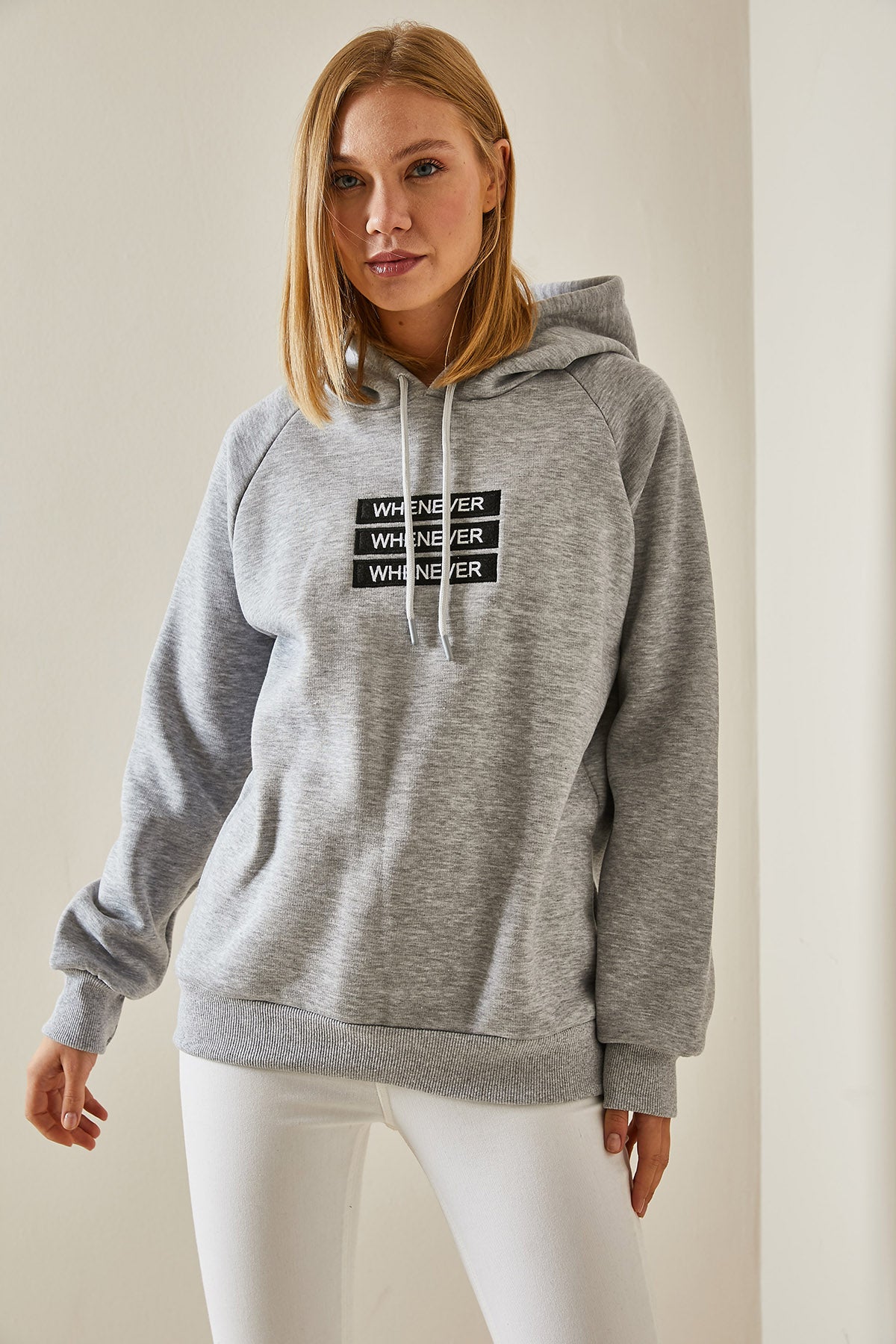 414 - Sweat gris à capuche