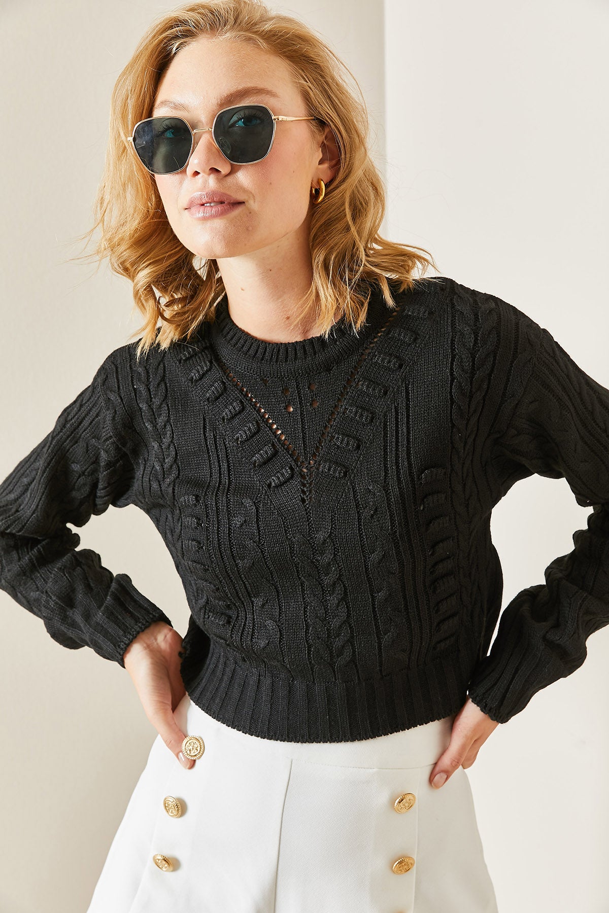 426 - Pull noir mailles crop top