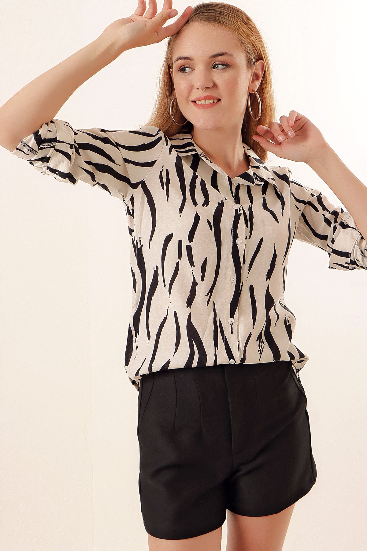 Chemise zébrée noire et beige