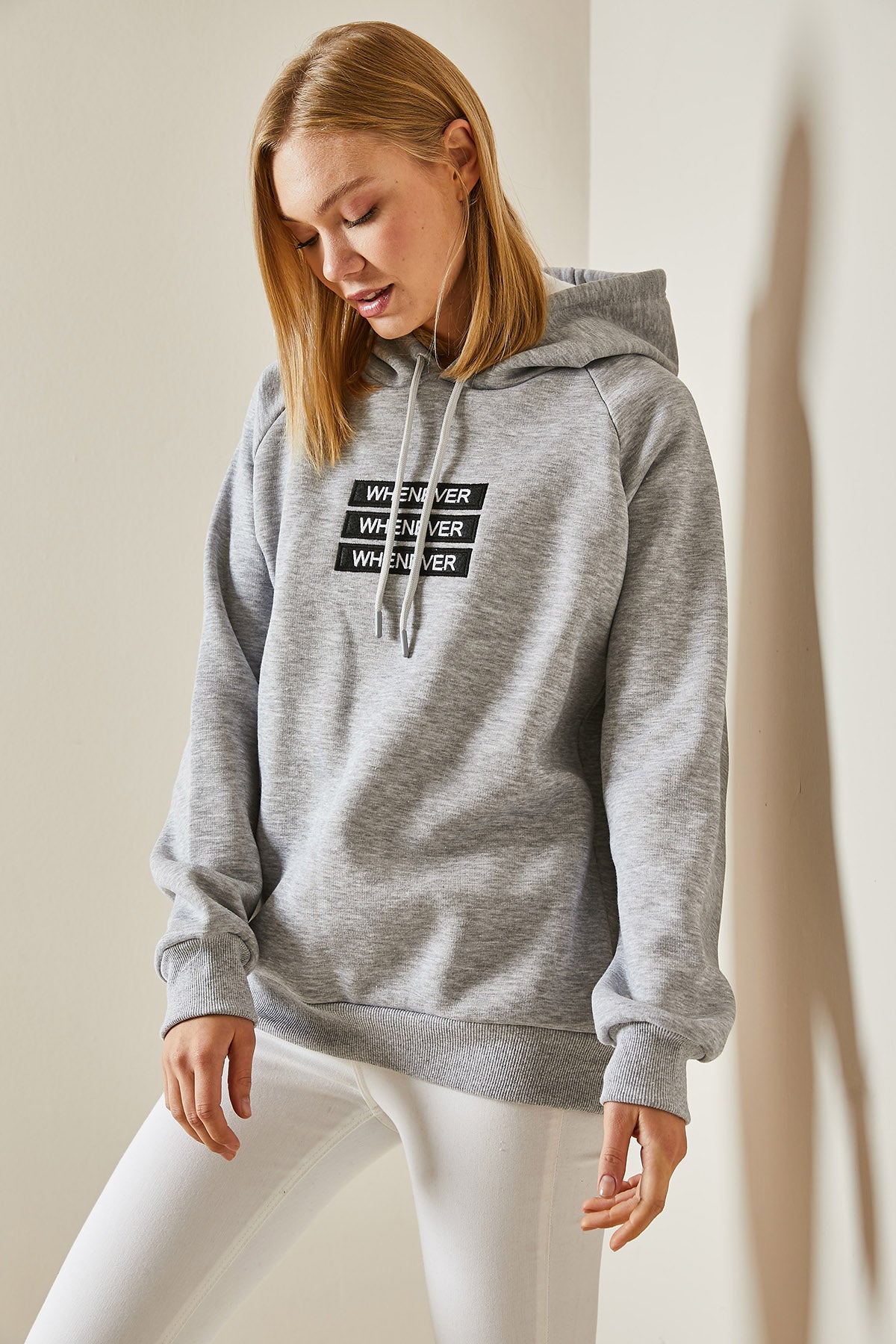 414 - Sweat gris à capuche