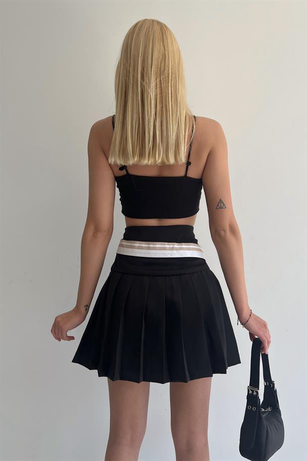Jupe-short noire plissée