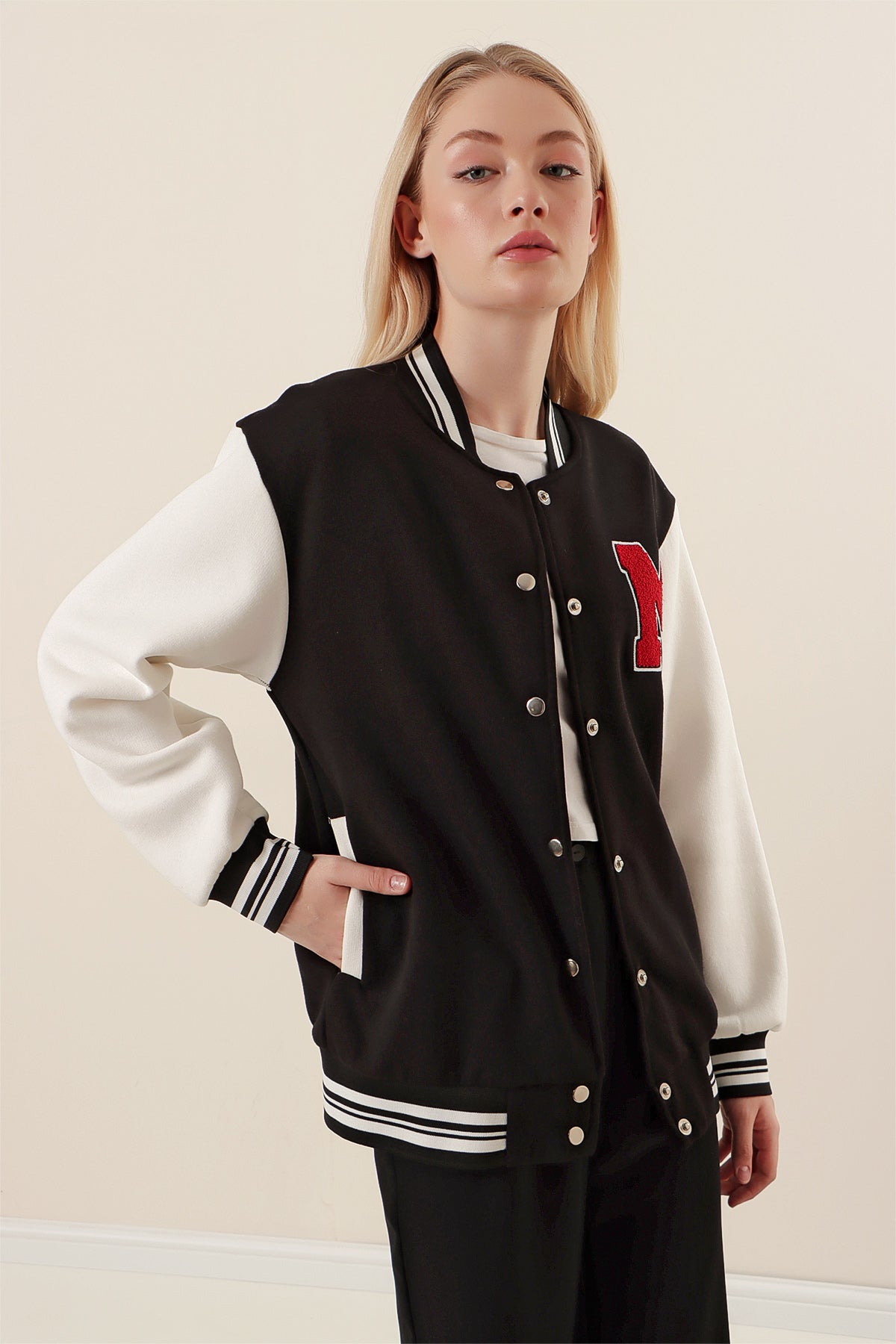 Veste américaine noire et blanche