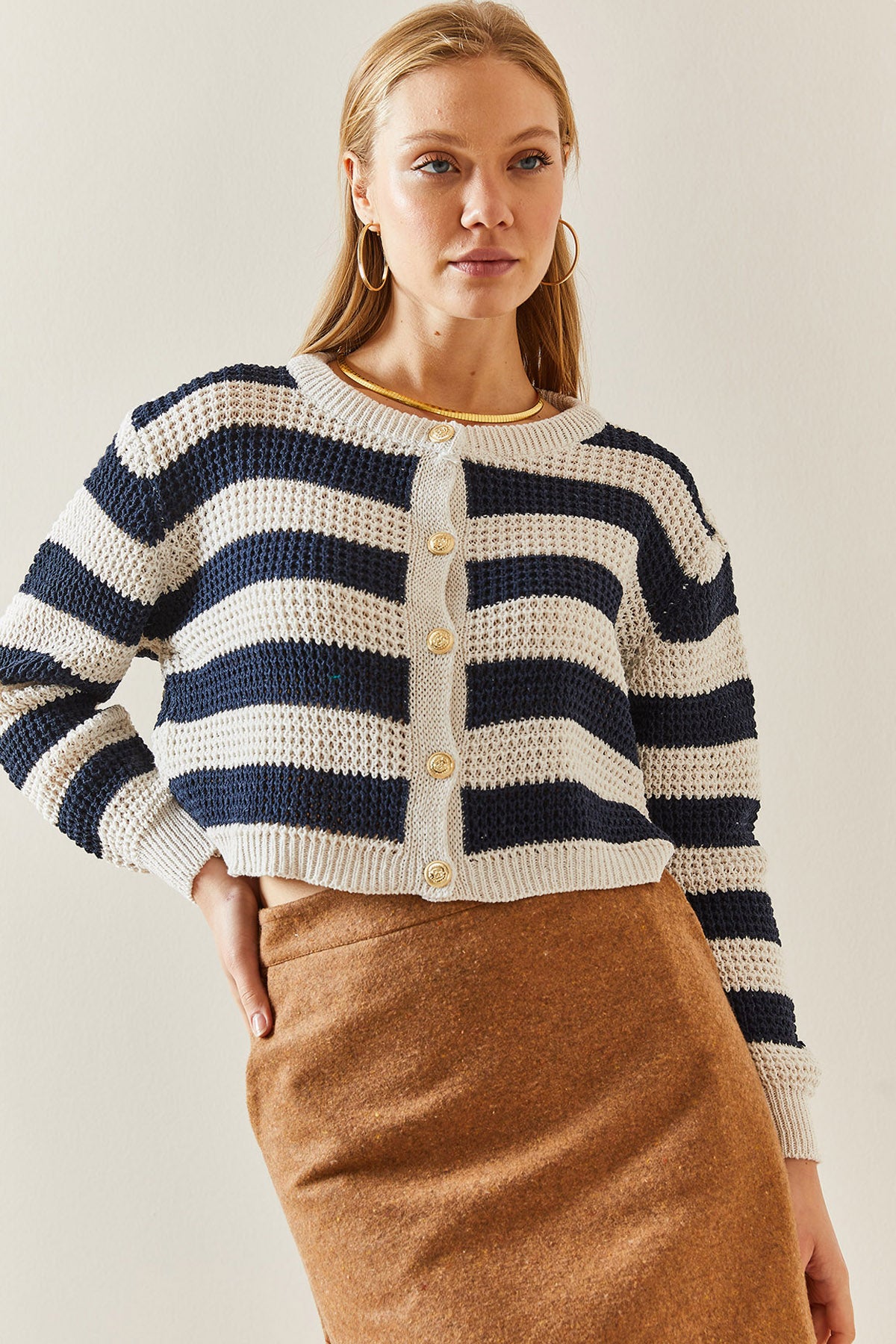 432 - Gilet écru/bleu marine