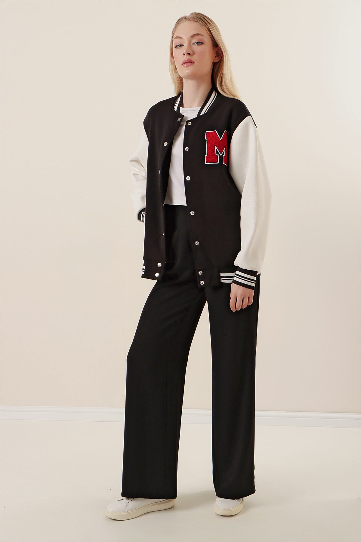 Veste américaine noire et blanche