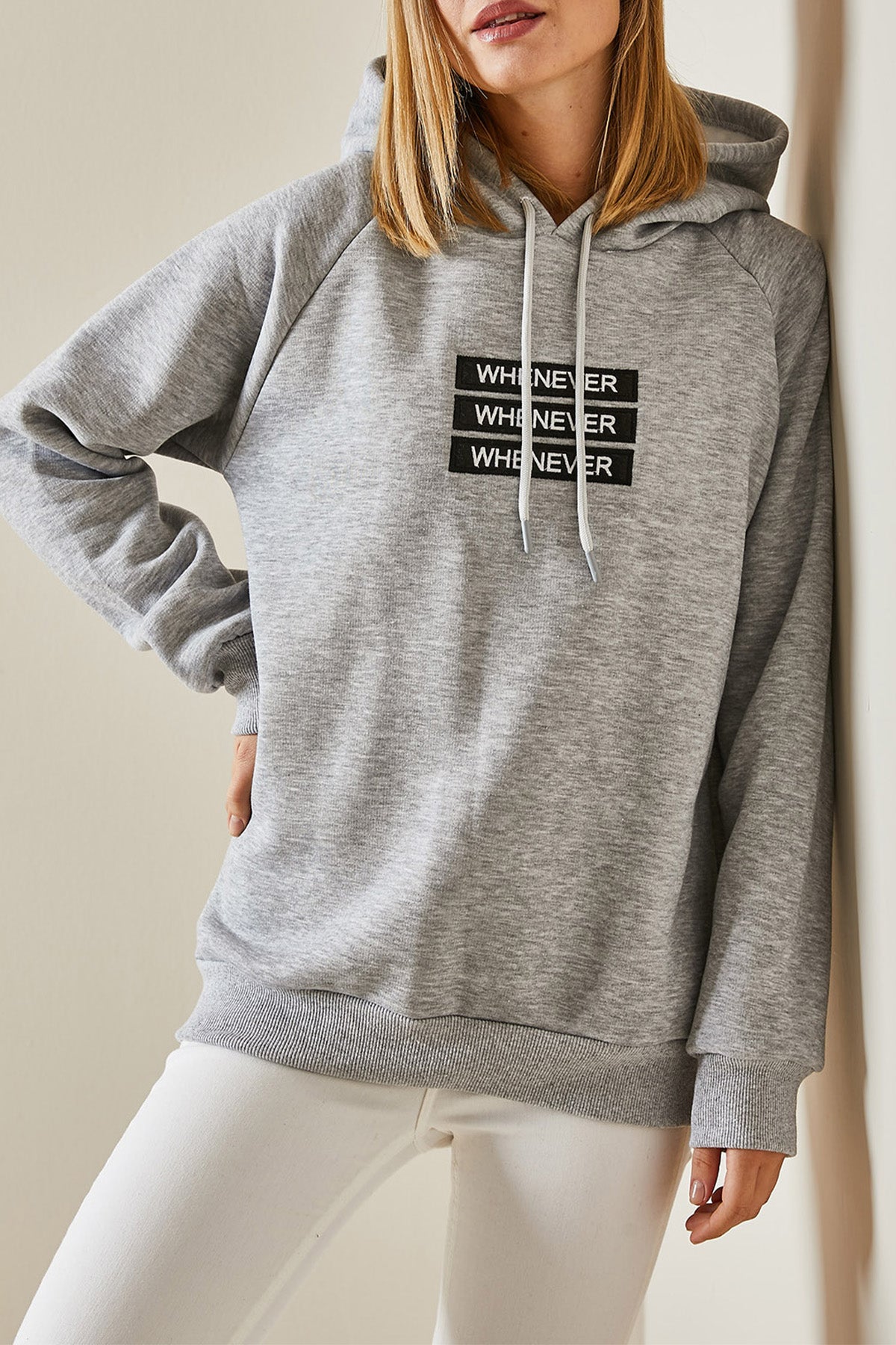 414 - Sweat gris à capuche