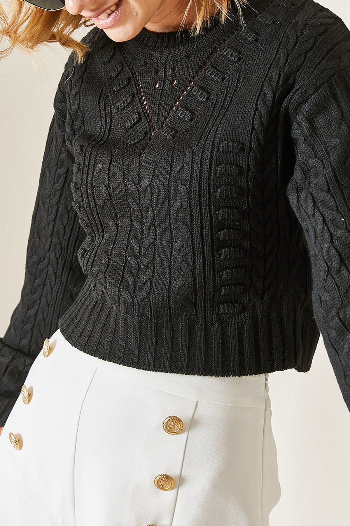 426 - Pull noir mailles crop top