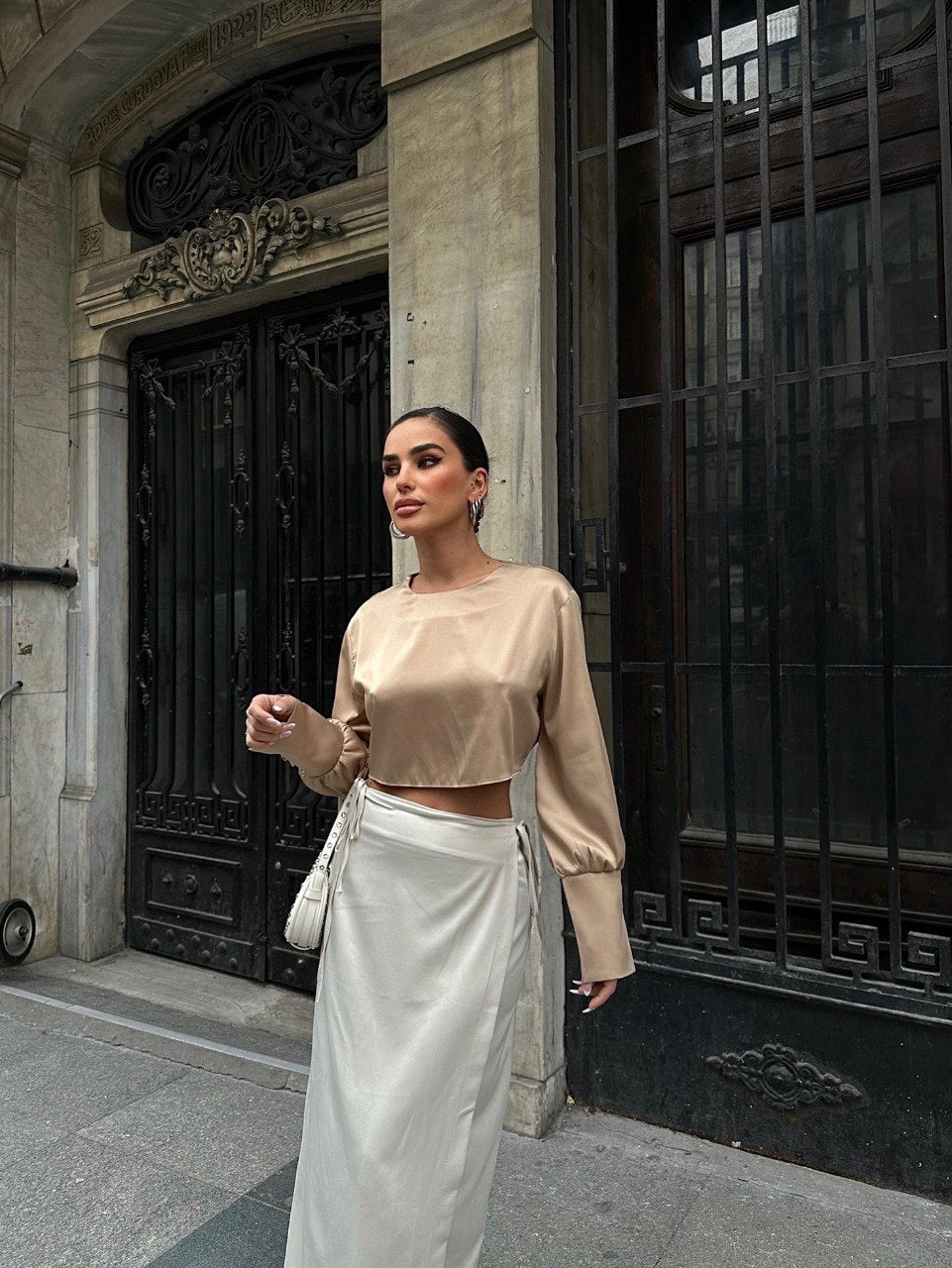 445 - Crop top satin beige