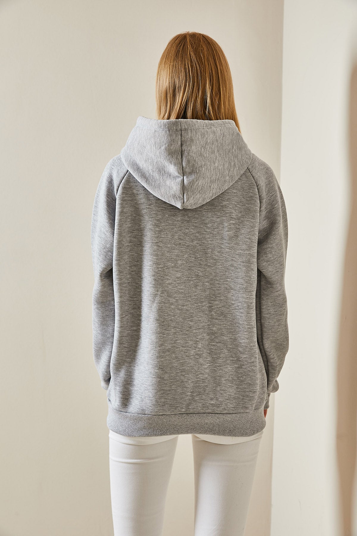 414 - Sweat gris à capuche