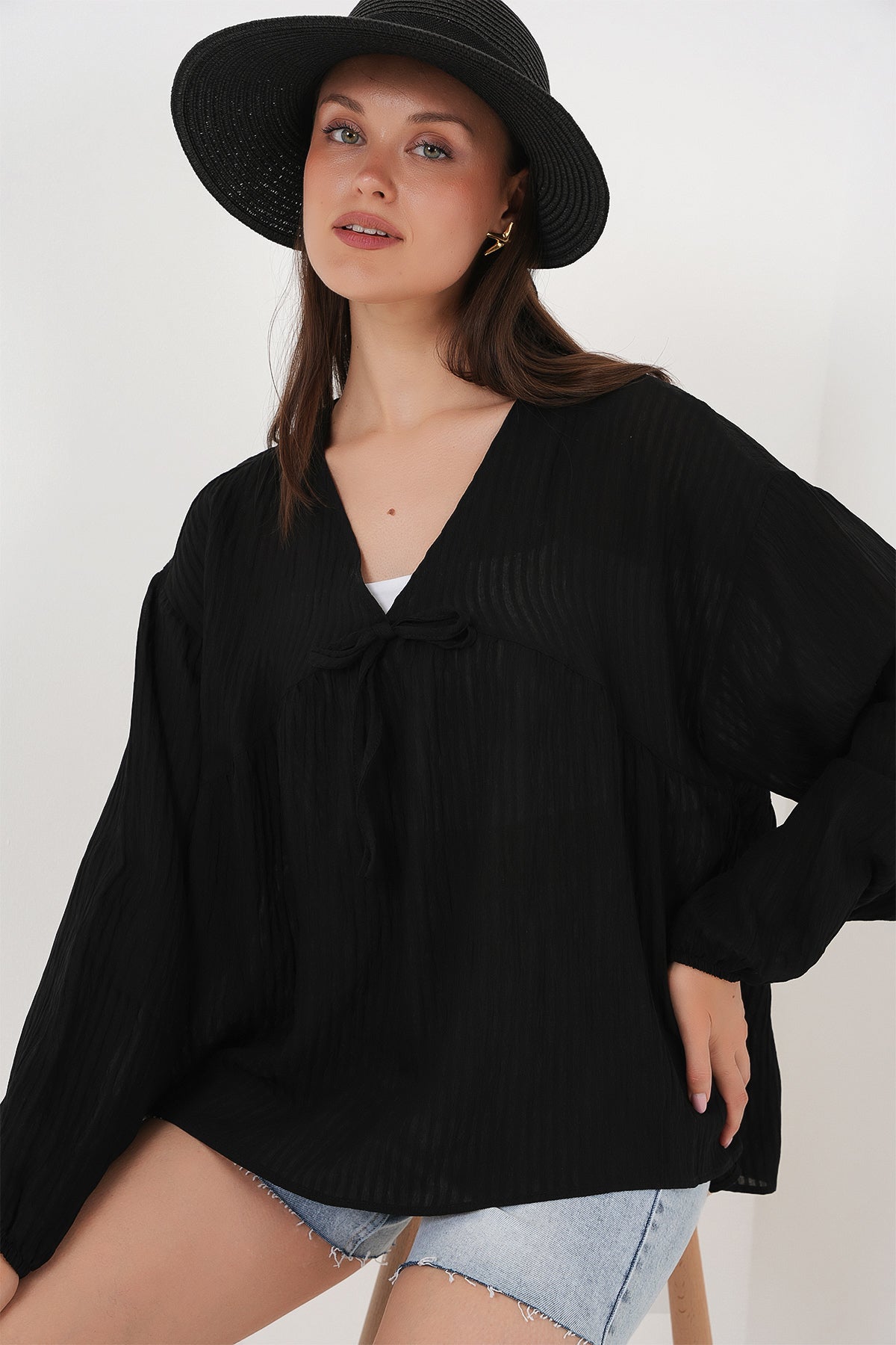 538 - Blouse col V noire