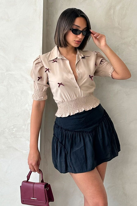 601 - Blouse courte beige noeuds