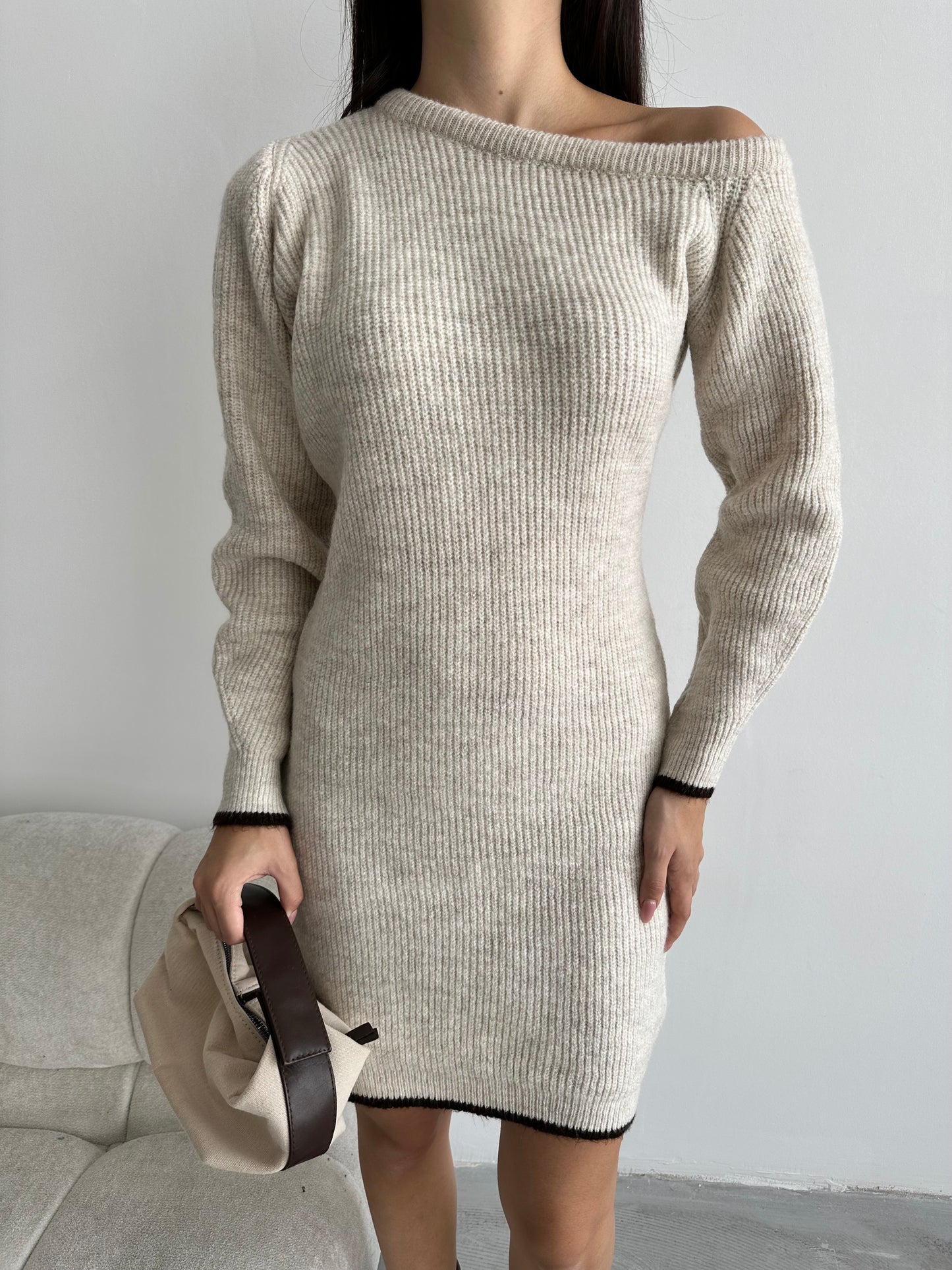 637 - Robe pull beige