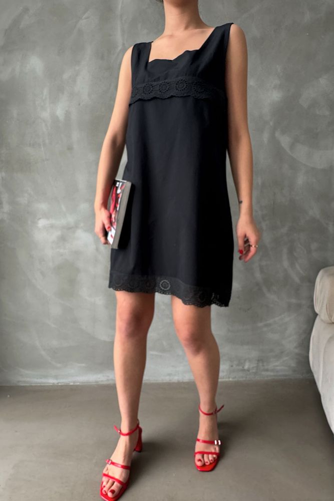 Robe noire col bateau