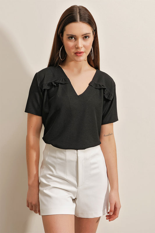 Blouse noire à volants