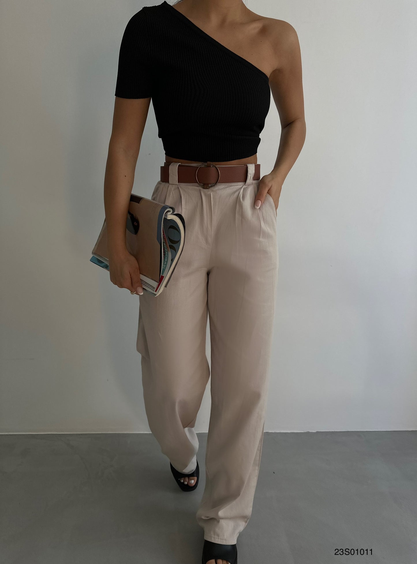 392 - Pantalon large ceinturé beige