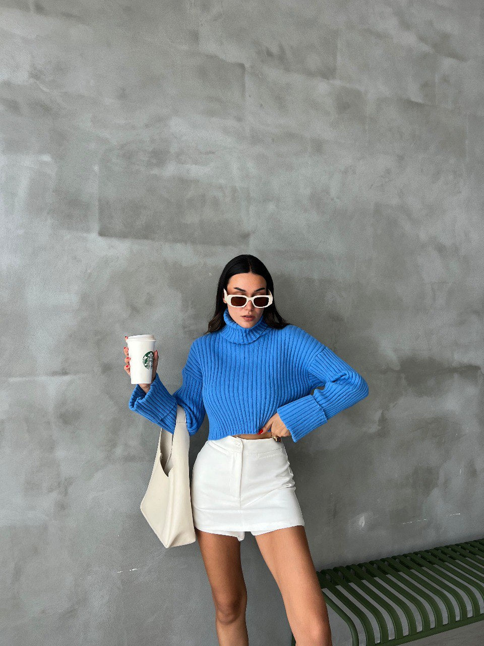 Pull bleu court