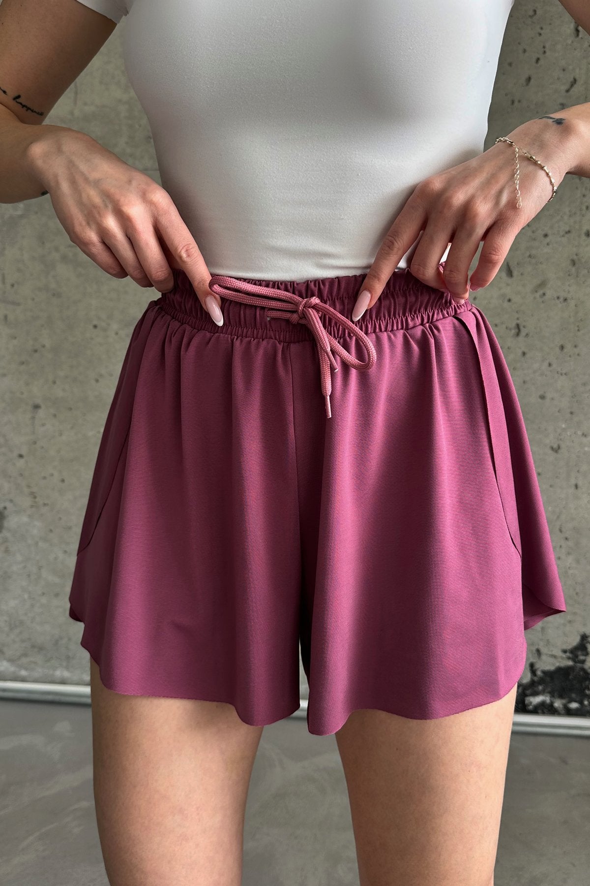 595 - Short ample mauve