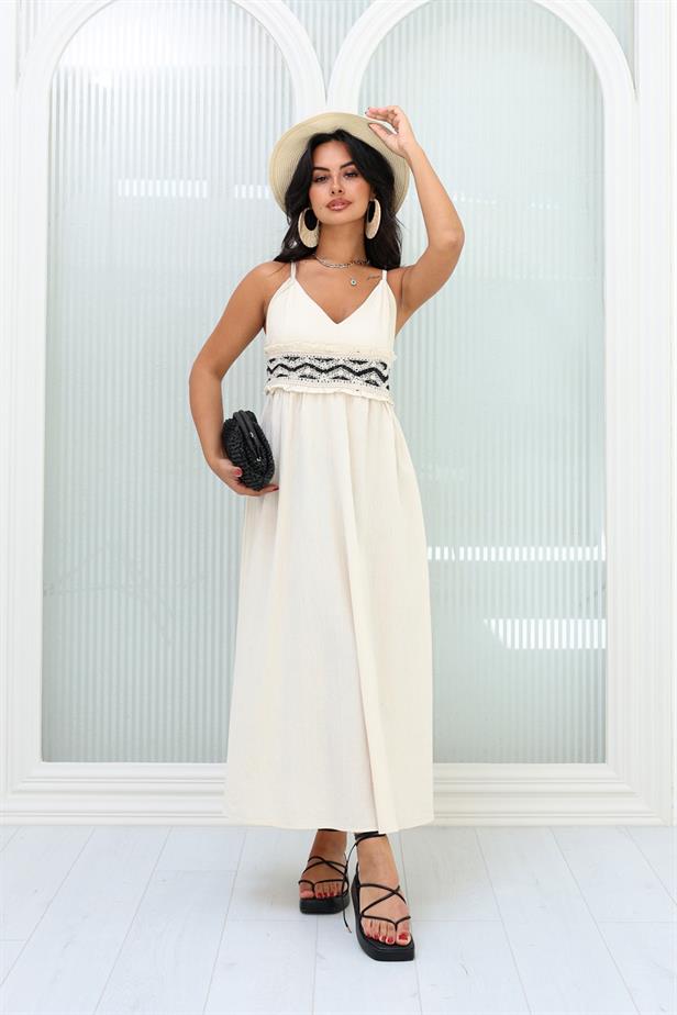 Robe brodée écru