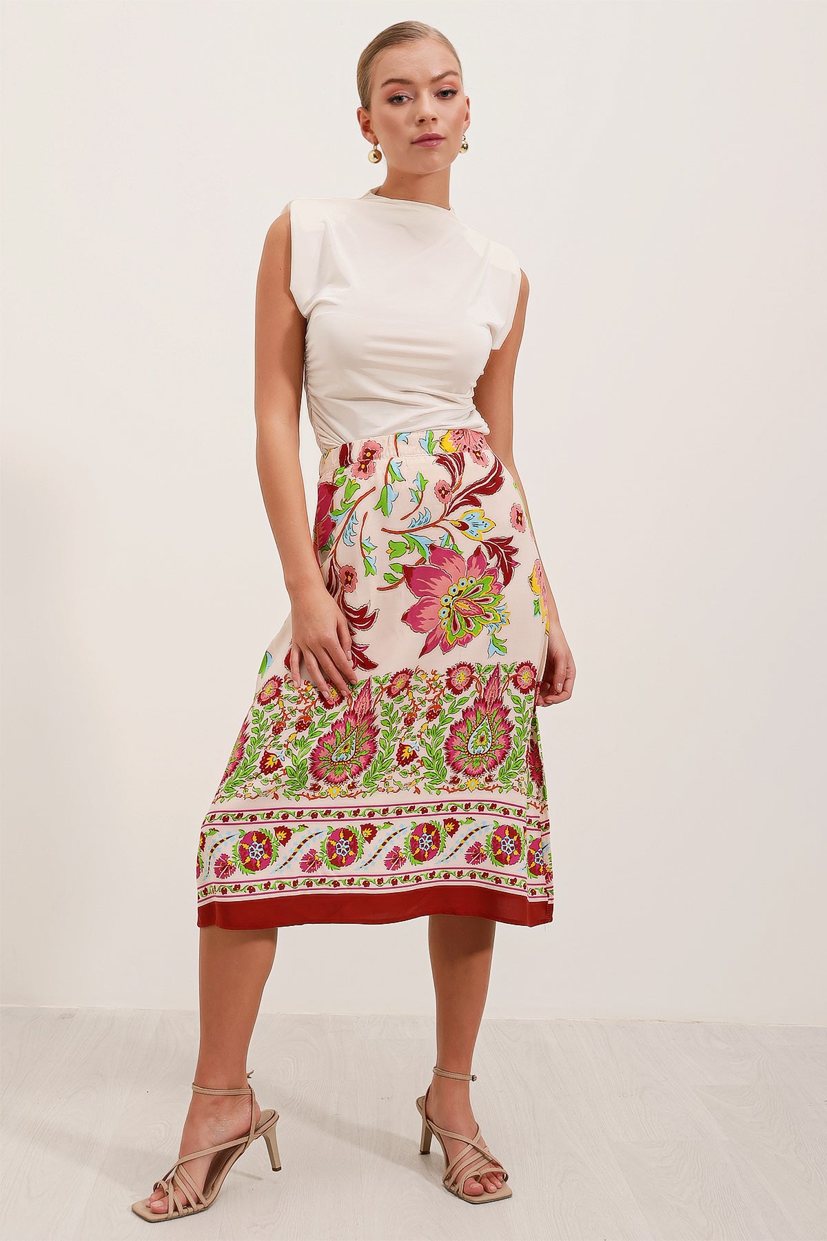 531 - Jupe midi à motifs rouge