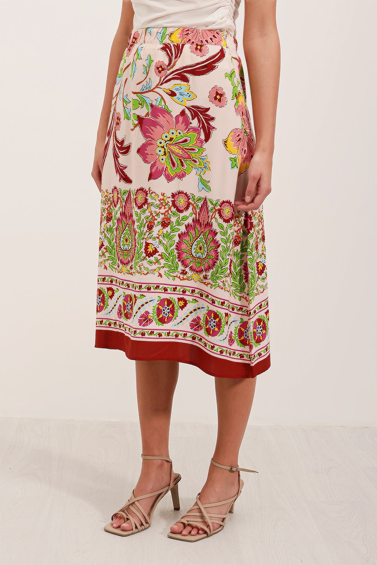 531 - Jupe midi à motifs rouge