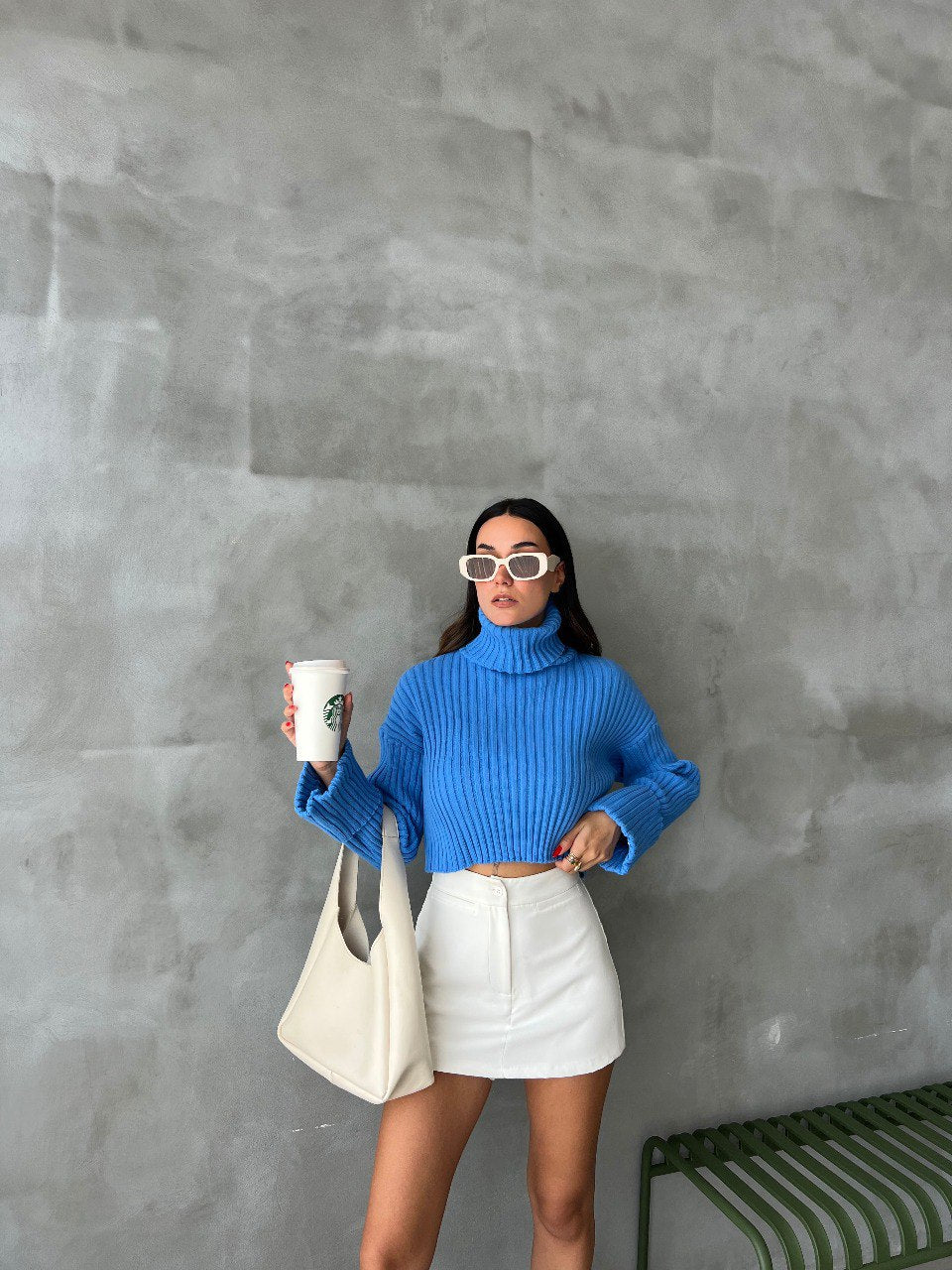 Pull bleu court