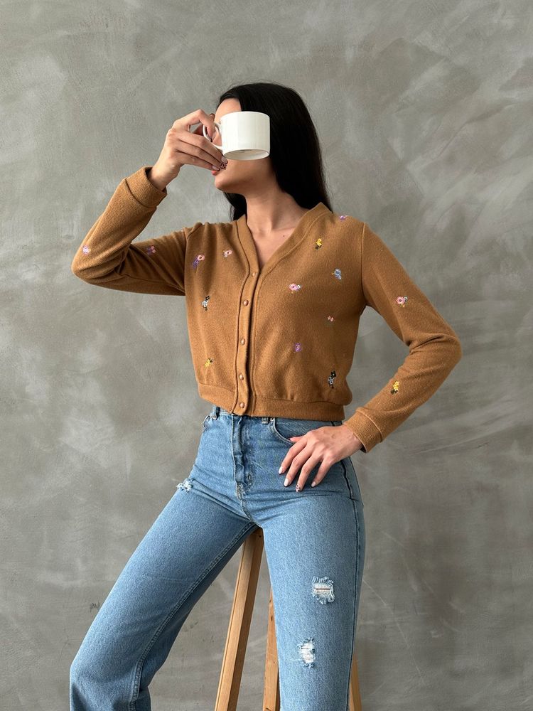 Cardigan marron brodé
