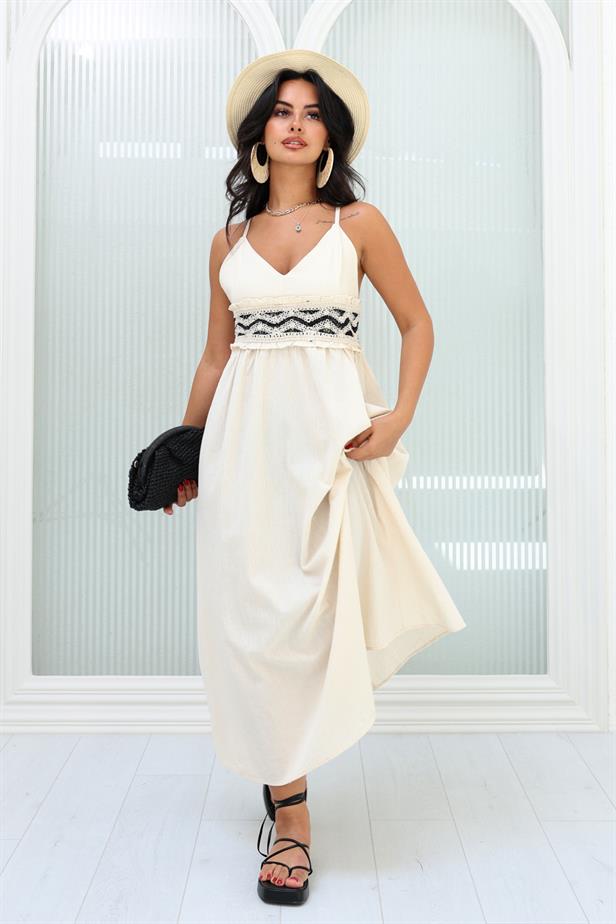 Robe brodée écru