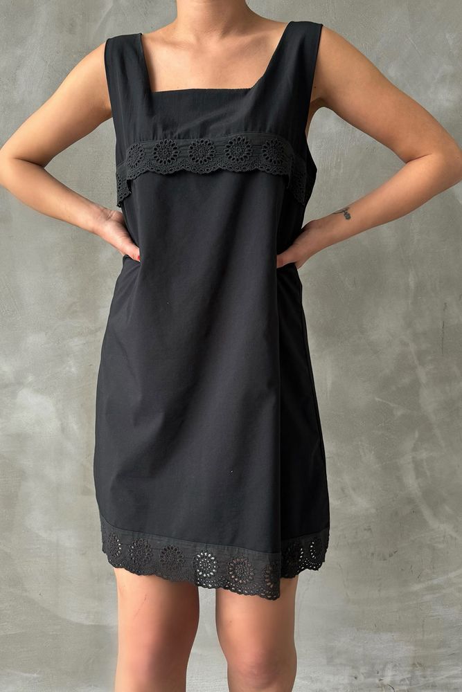Robe noire col bateau