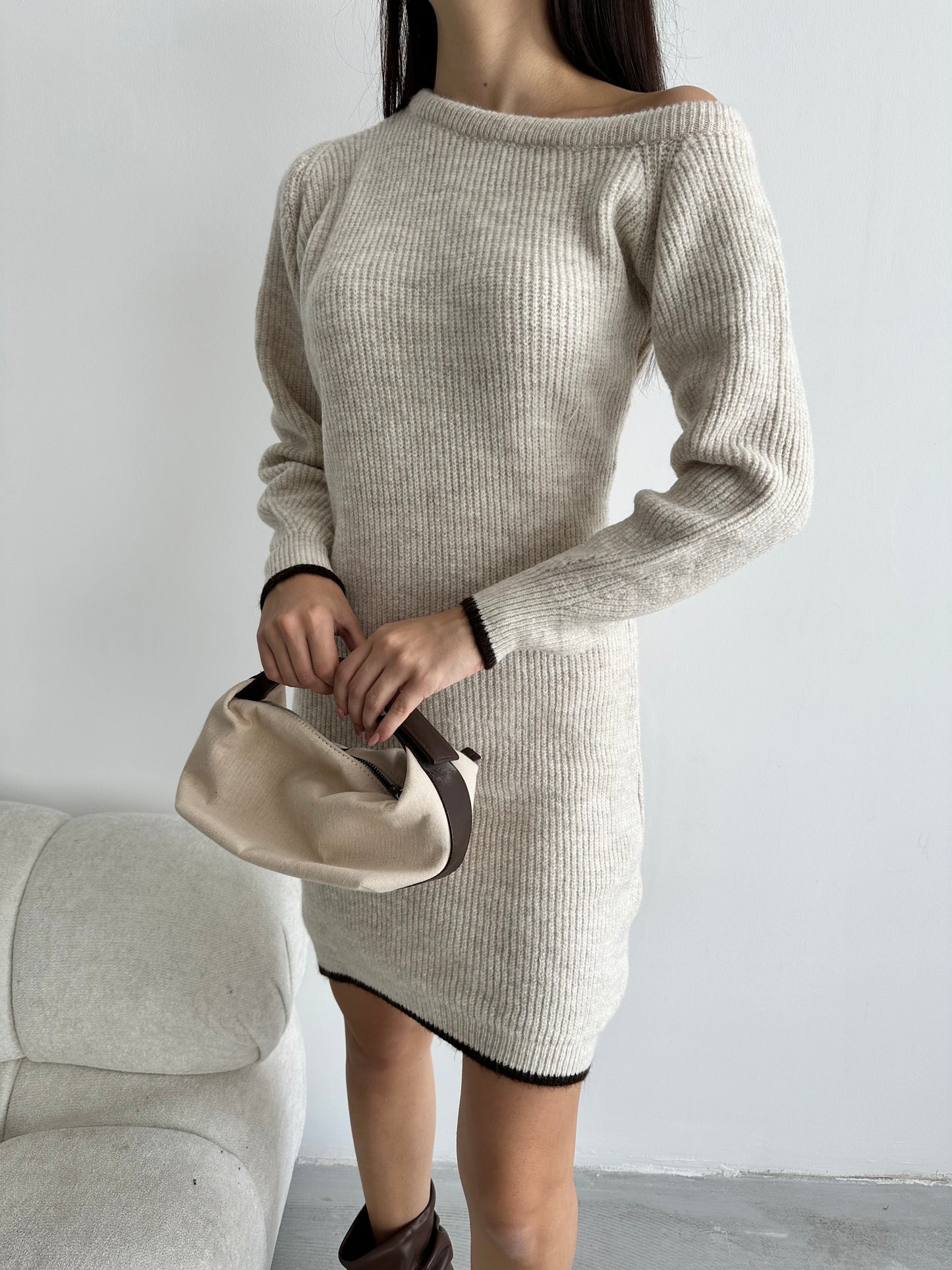 637 - Robe pull beige