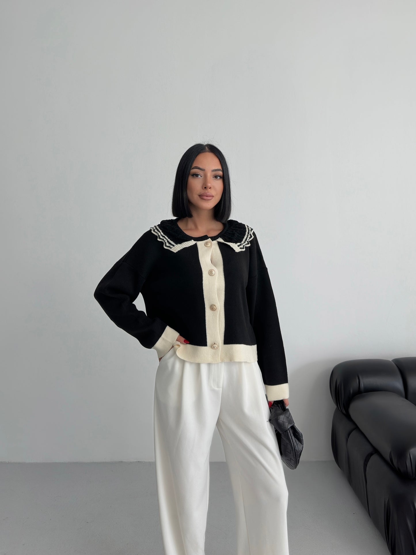 639 - Gilet noir et beige