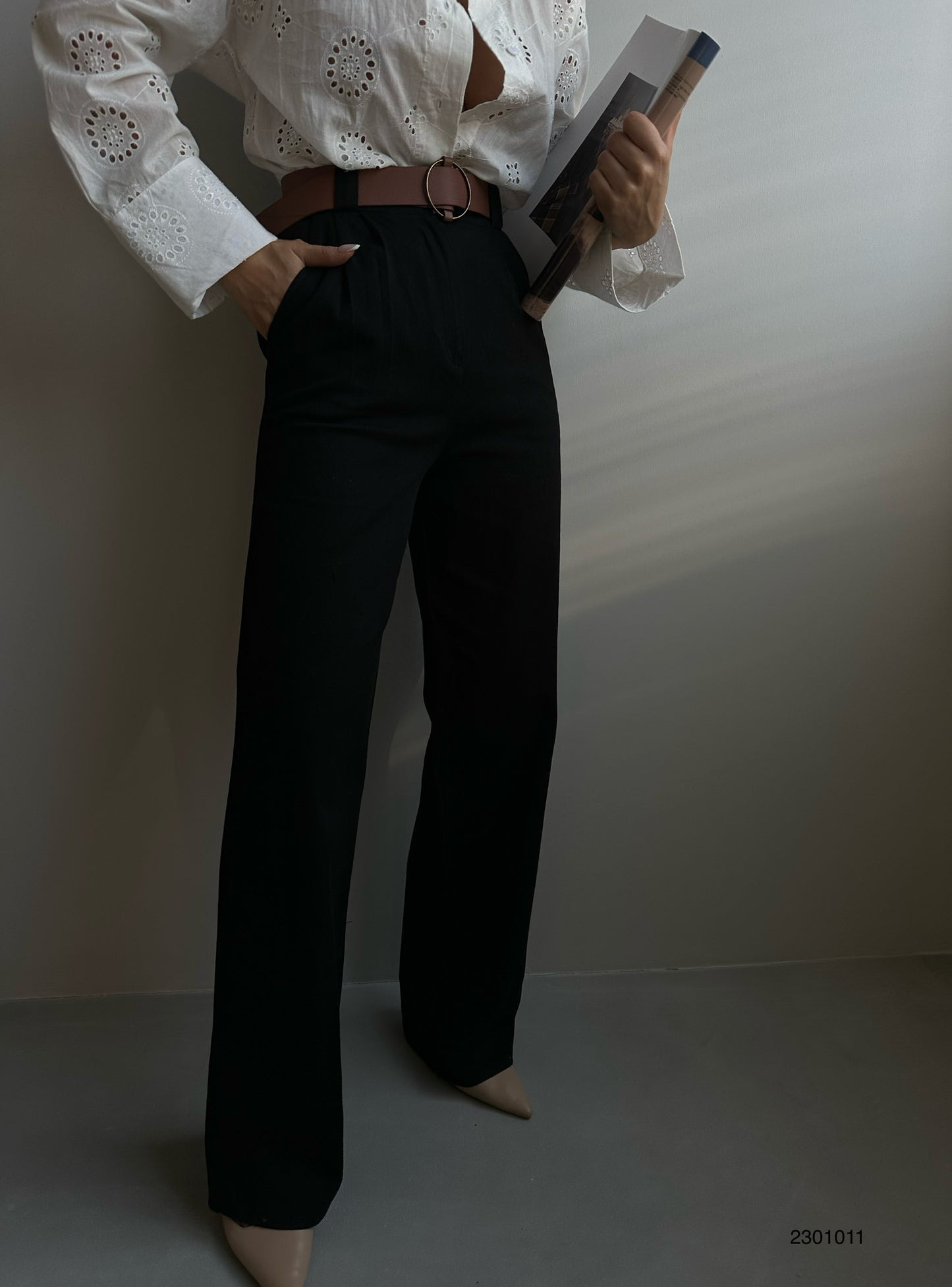 393 - Pantalon large ceinturé noir