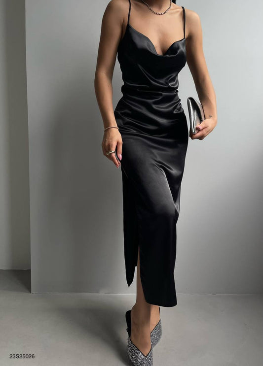 Robe longue noire satin