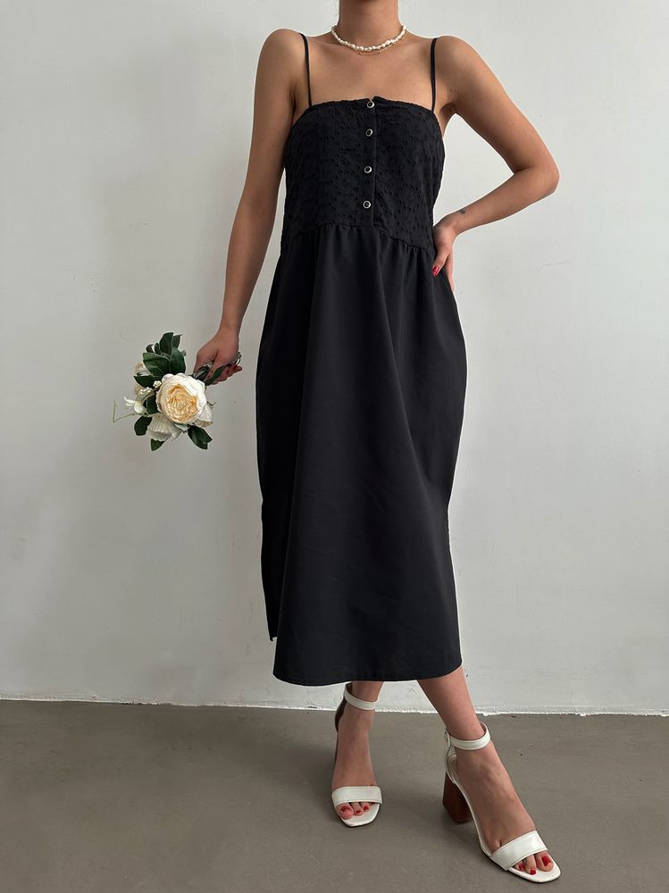 Robe noire à bretelles