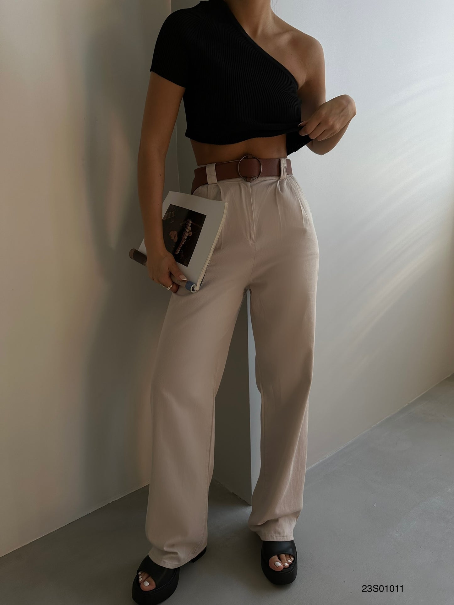 392 - Pantalon large ceinturé beige