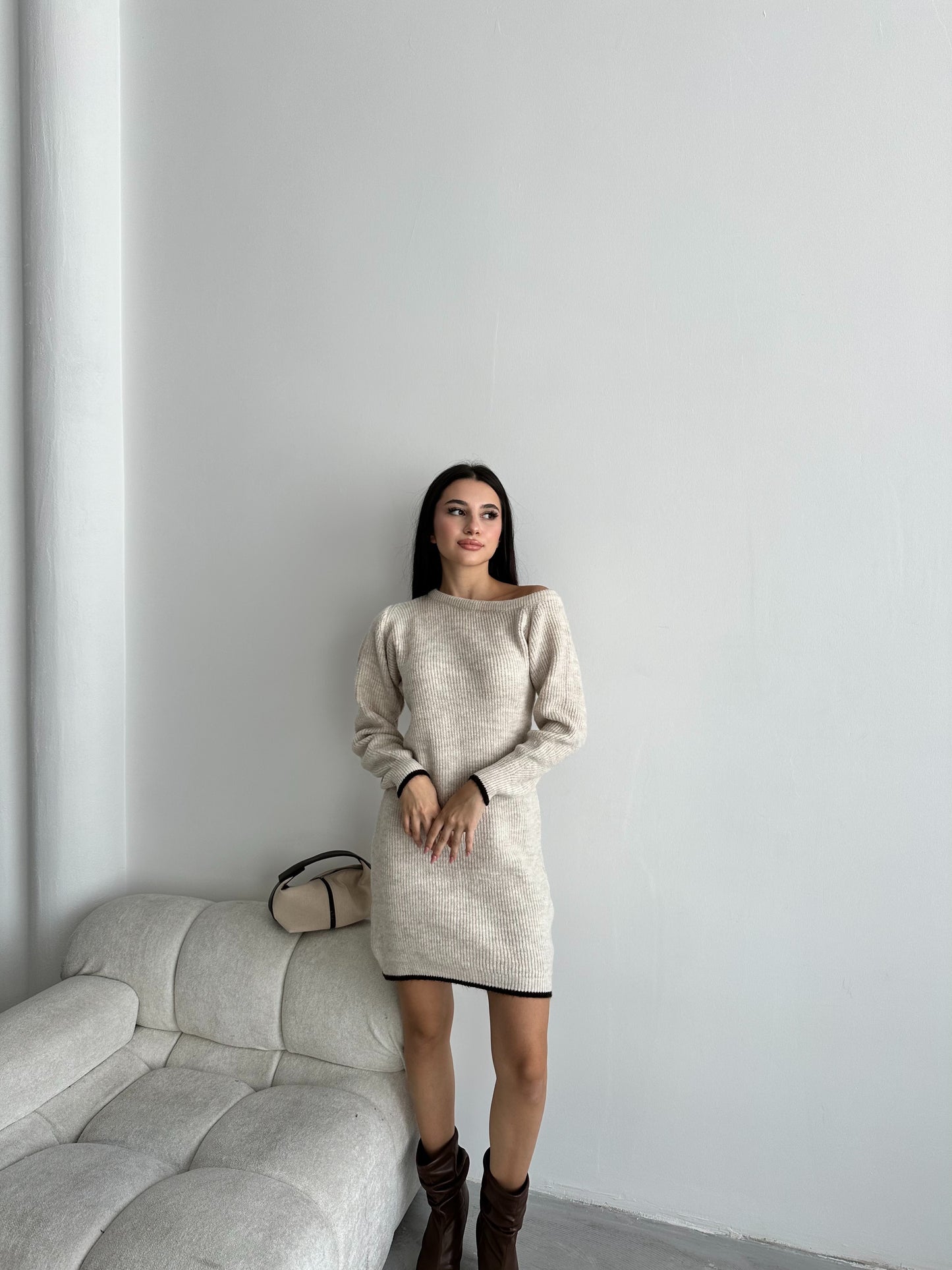 637 - Robe pull beige