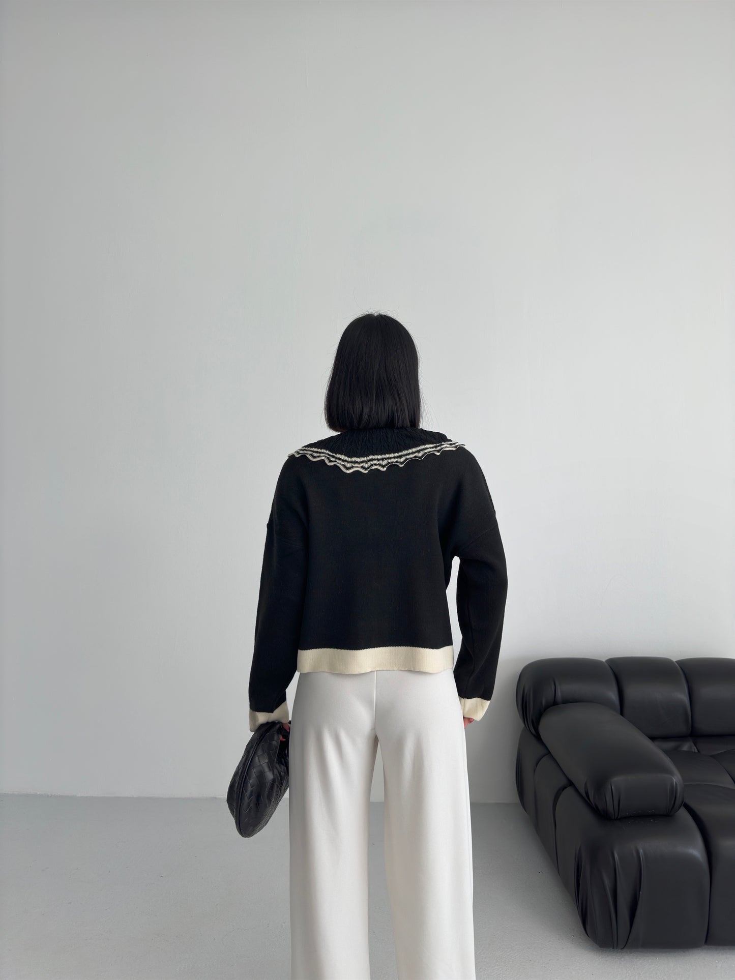 639 - Gilet noir et beige