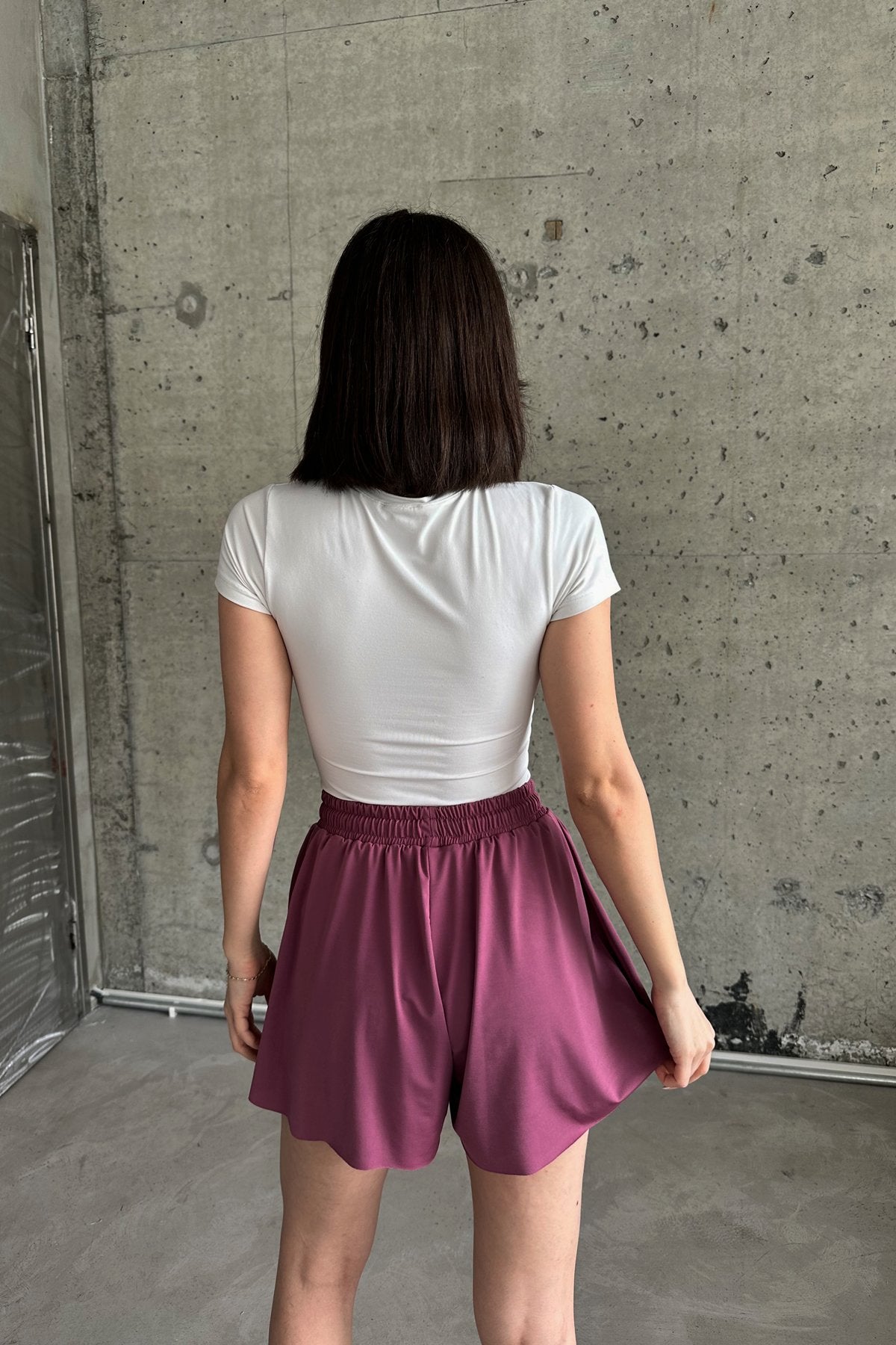 595 - Short ample mauve