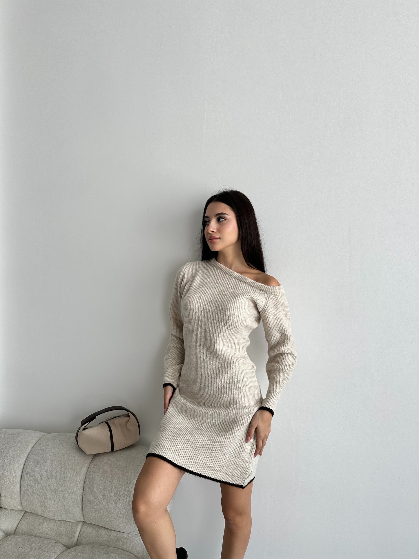 637 - Robe pull beige