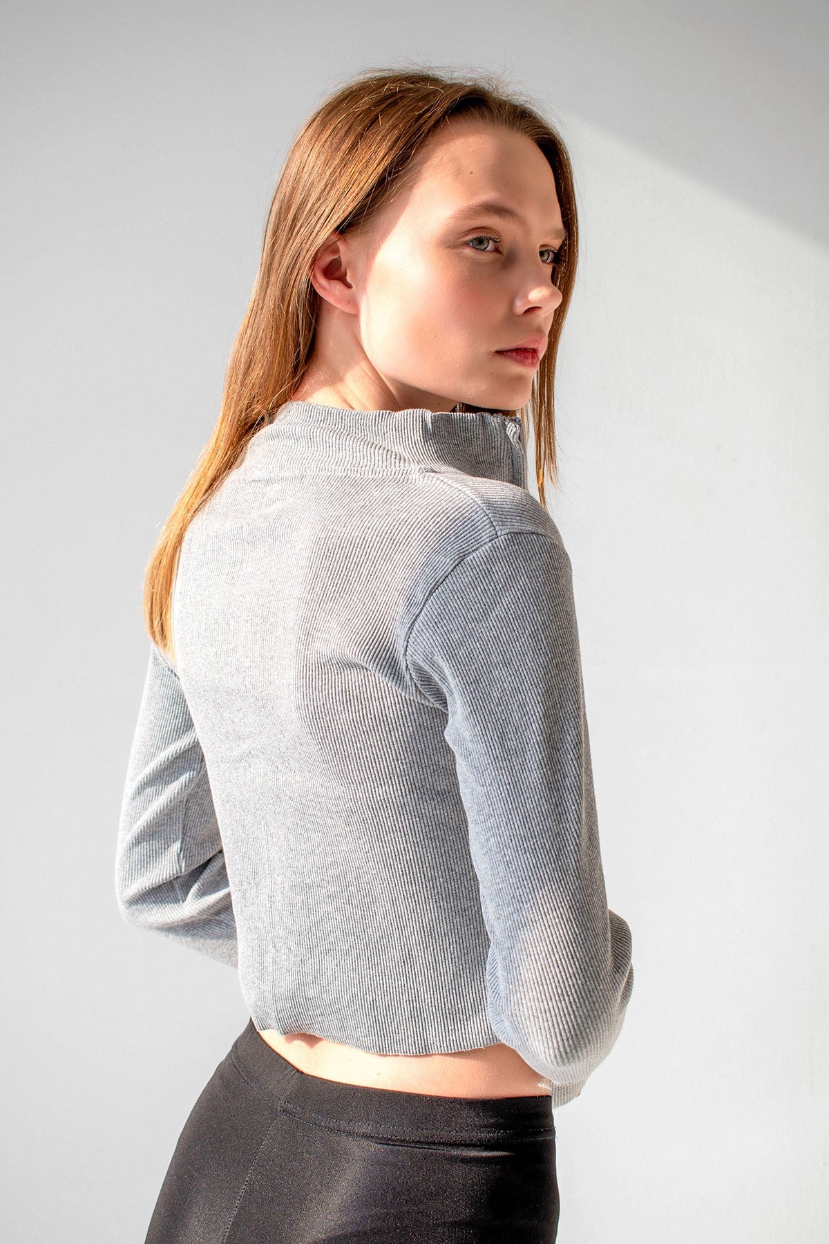 594 - Pull crop top gris